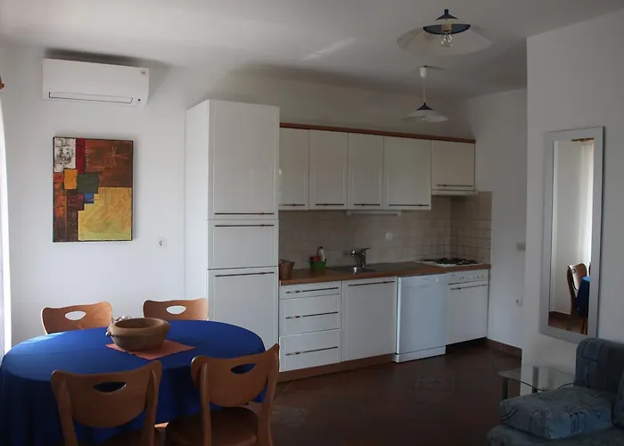 App Trinodis 아파트 Bašanija