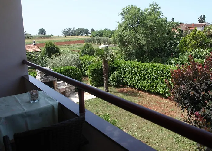 App Trinodis 아파트 Bašanija